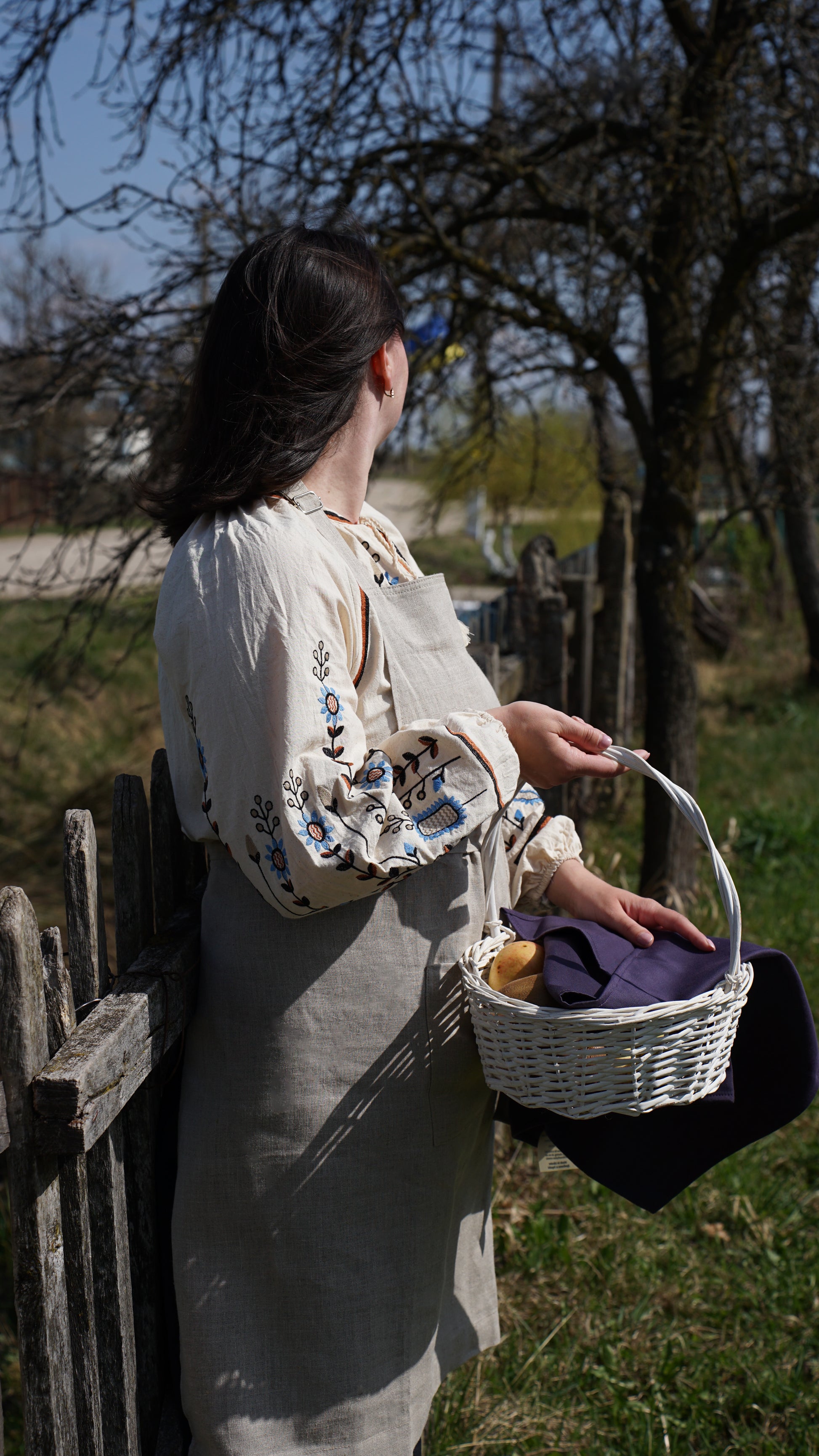 Linen kitchen textiles in natural setting — Polissia collection by Kolo Pechi